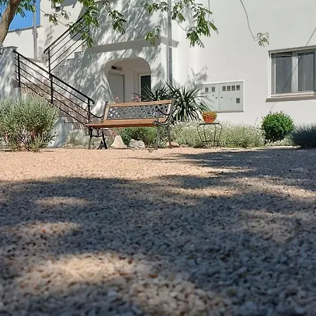 Apartment Brzac شقة *