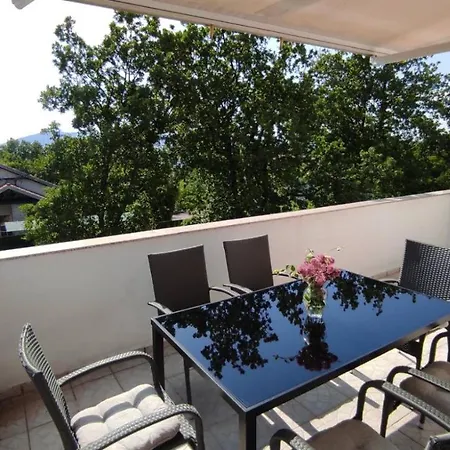 Apartment Brzac 아파트