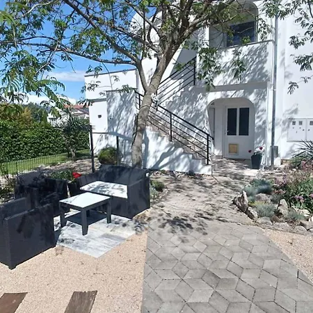 Apartment Brzac *